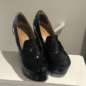 BAMBOO Women's Glossy Black Loafers